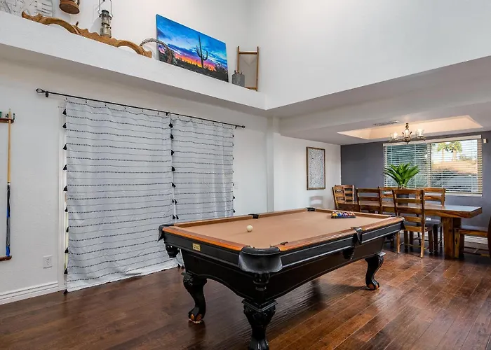Holiday home Family-friendly Retreat, Heated Pool, Putting Phoenix