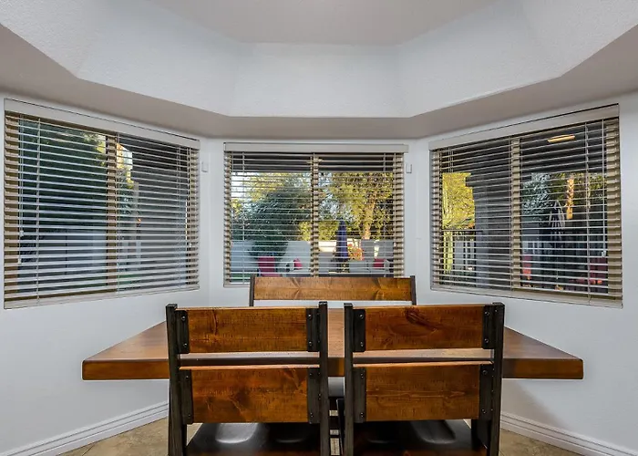 Family-friendly Retreat, Heated Pool, Putting * Phoenix