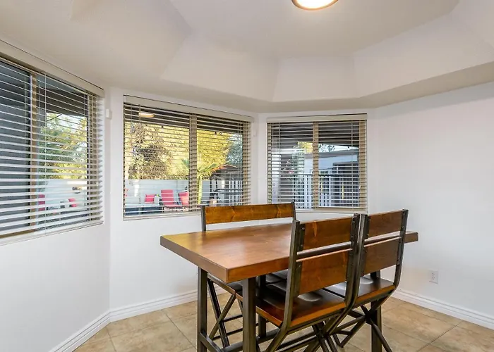 Family-friendly Retreat, Heated Pool, Putting *