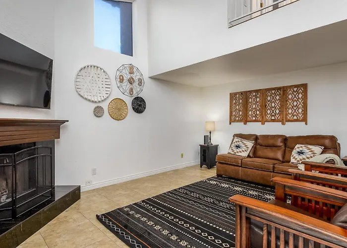 Family-friendly Retreat, Heated Pool, Putting