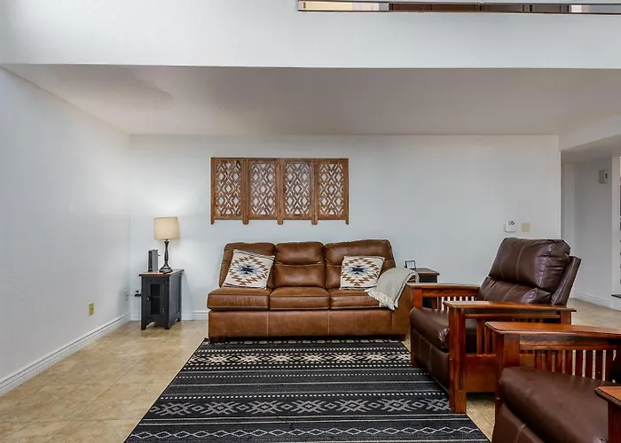 Holiday home Family-friendly Retreat, Heated Pool, Putting *