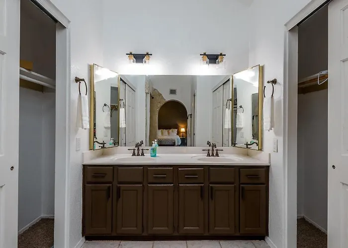 Family-friendly Retreat, Heated Pool, Putting * Phoenix