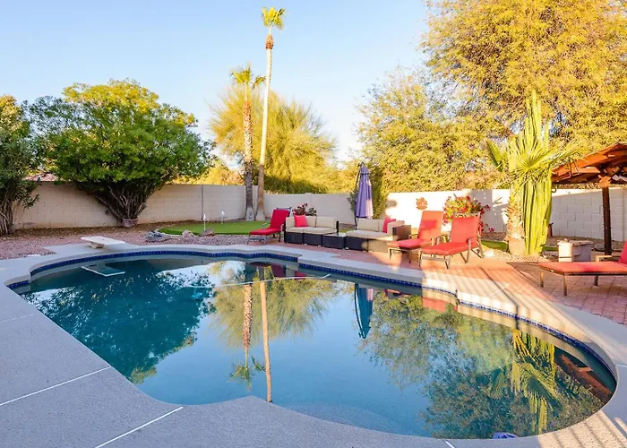 Family-friendly Retreat, Heated Pool, Putting Holiday home Phoenix