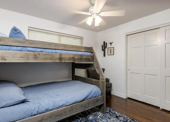 Family-friendly Retreat, Heated Pool, Putting * Phoenix